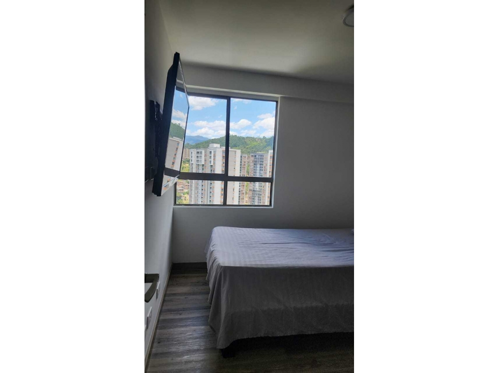 APARTAMENTO EN MEDELLIN LOMA DE LOS BERNAL. — foto 5