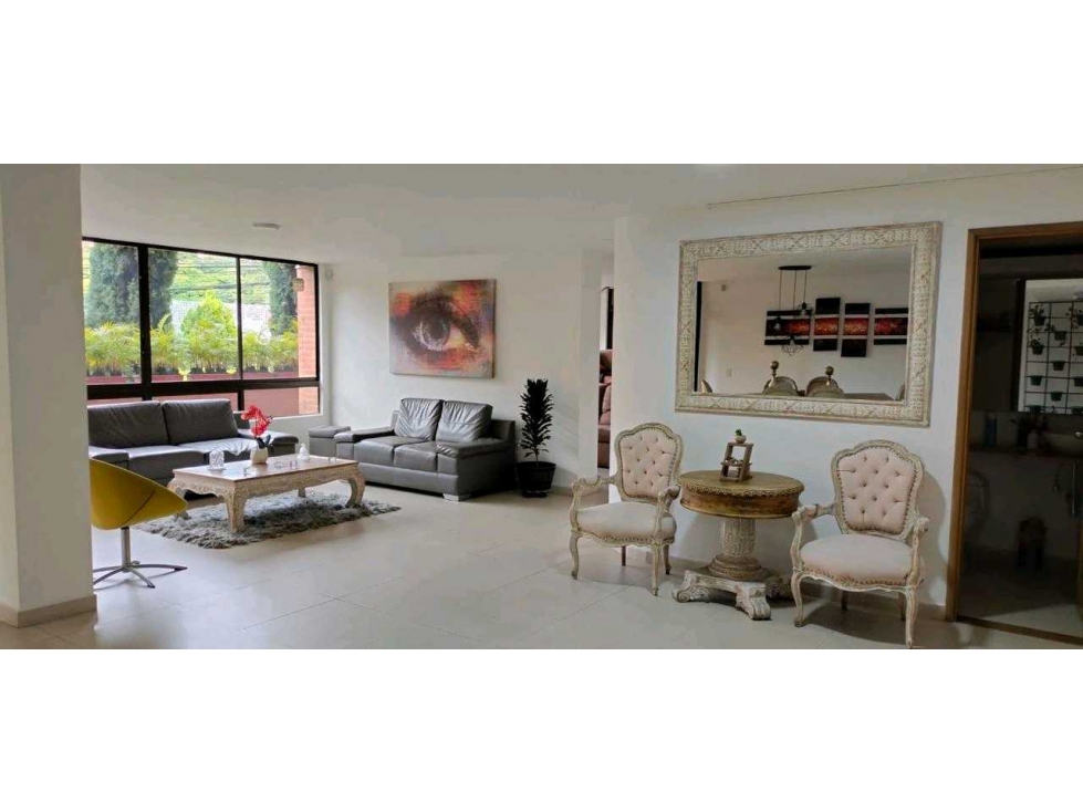 Apartamento en milla de oro poblado