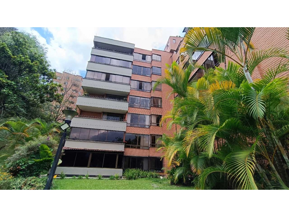 Apartamento en Palmas por las LomasEl Poblado en venta amplio
