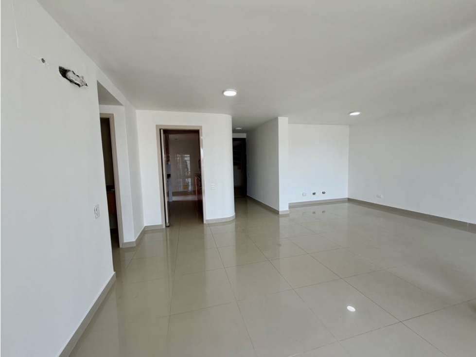 APARTAMENTO EN PISO ALTO EN VENTA Y/o ARRIENDO — foto 4