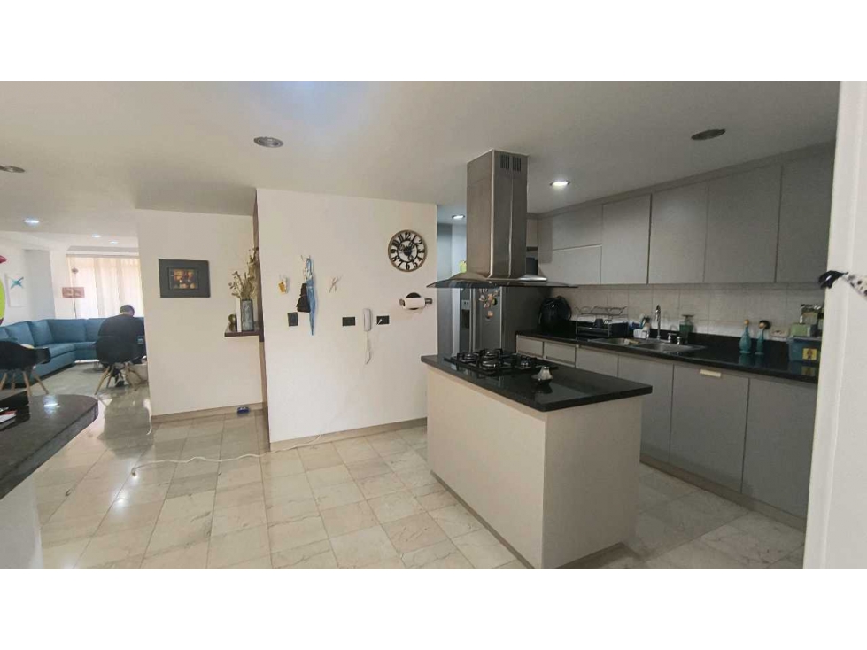 Apartamento en primer piso en Pinares 150 mts — foto 2