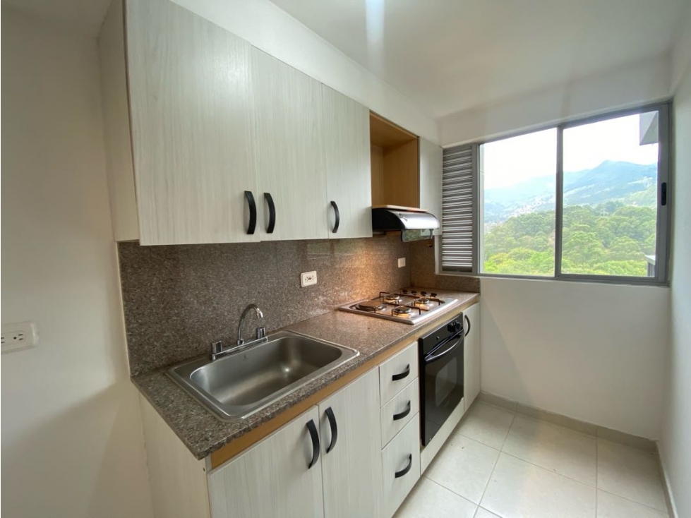 Apartamento en arriendo en La Castellana Medellín — foto 3
