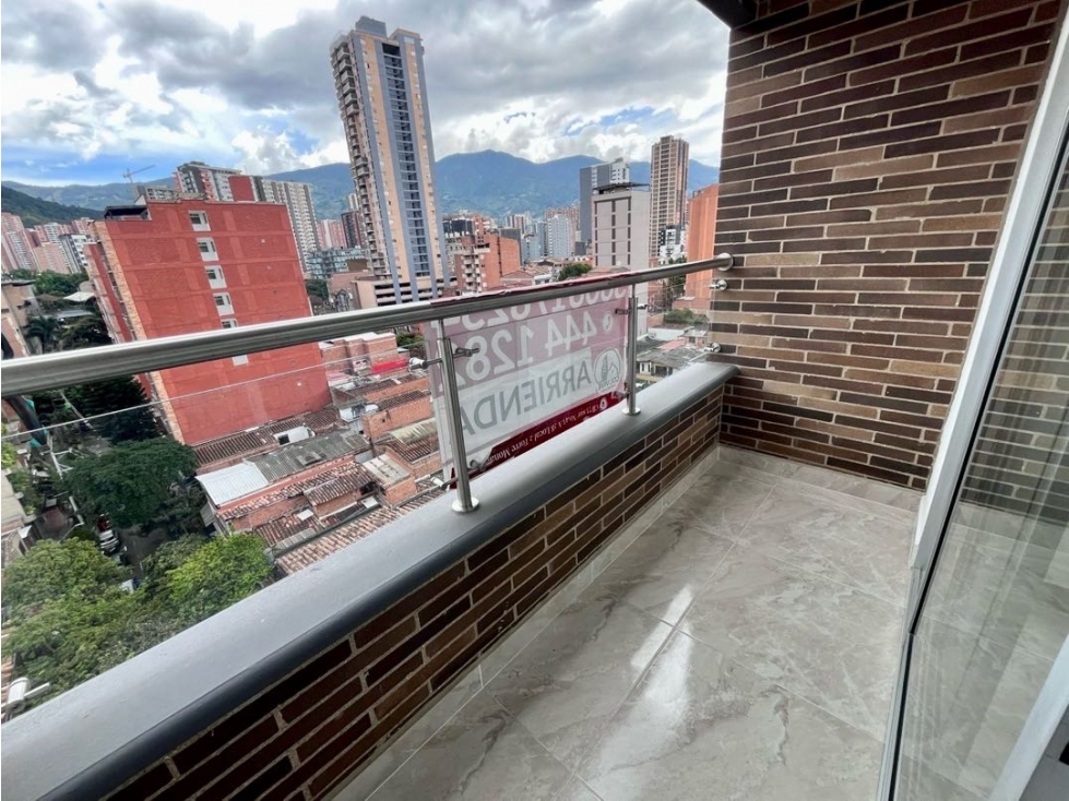 Apartamento en Sabaneta, a una cuadra del Parque Principal.