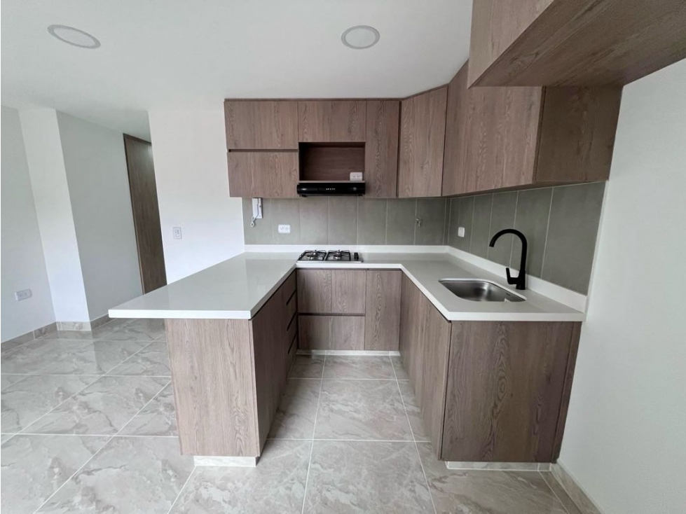 Apartamento en Sabaneta, a una cuadra del Parque Principal. — foto 4