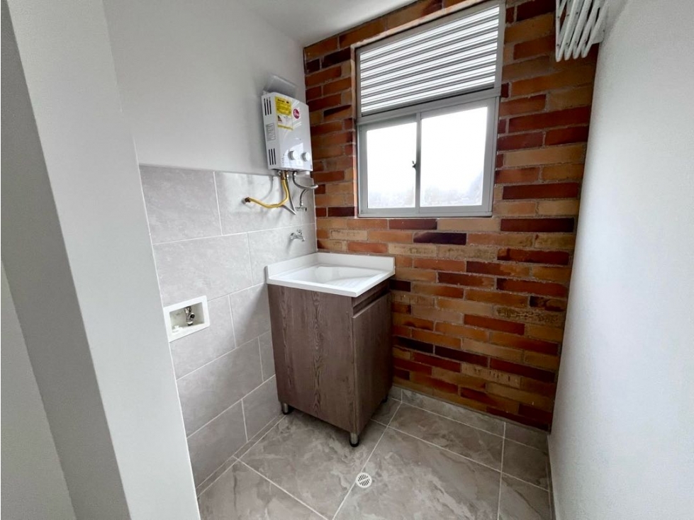 Apartamento en Sabaneta, a una cuadra del Parque Principal. — foto 5