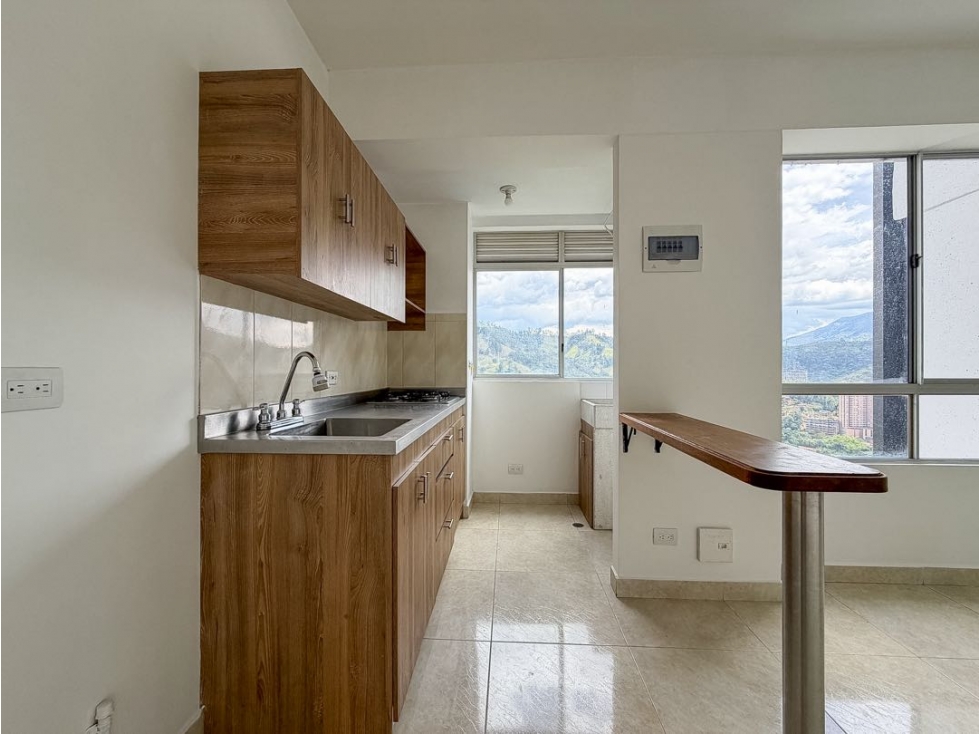 Apartamento en Sabaneta las Lomitas en Urbanización | Piso alto — foto 2