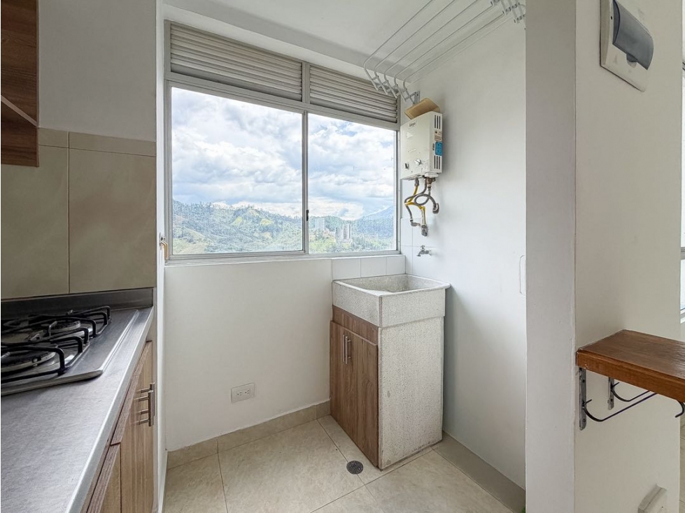 Apartamento en Sabaneta las Lomitas en Urbanización | Piso alto — foto 4