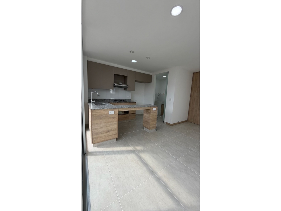 Apartamento en Sabaneta, torre única tipo club, piso 25 con vista
