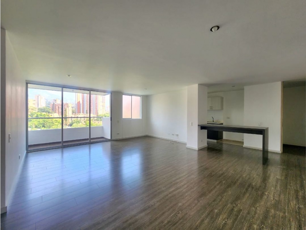 APARTAMENTO EN SURAMERICA DE GRAN TAMAÑO