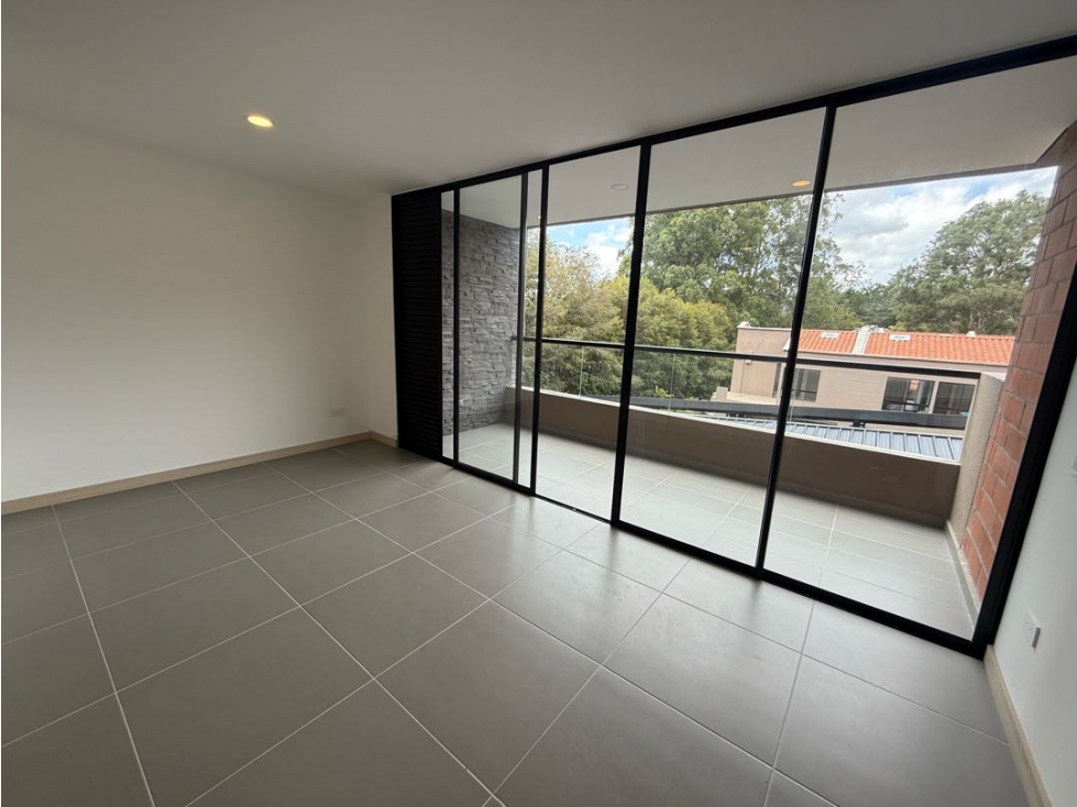 Apartamento en unidad cerrada en el retiro