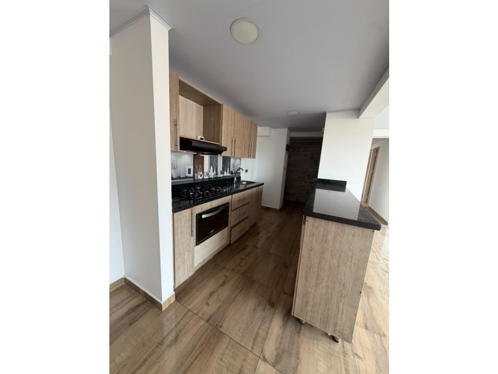 APARTAMENTO EN URB. FLOR DE AGUA | SECTOR FABRICATO EN VENTA F596 — foto 2