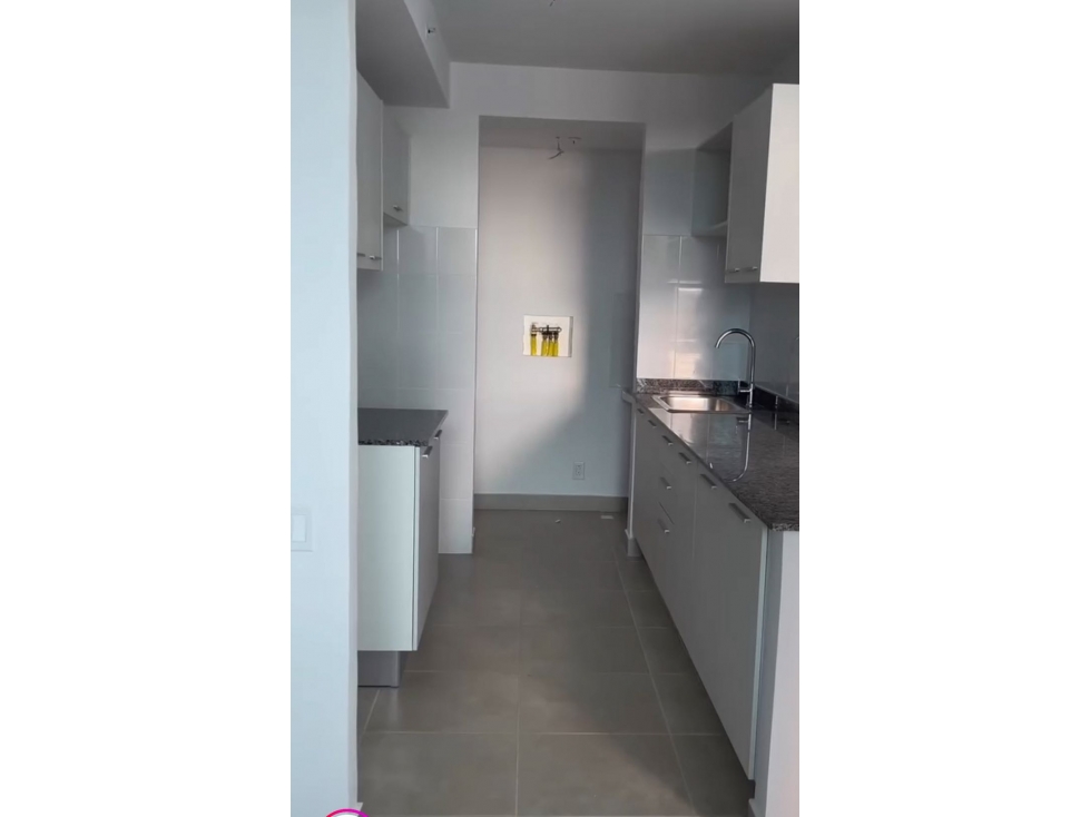 Apartamento en Vía España 2 Recámaras Amoblado PH Alai $950 — foto 3