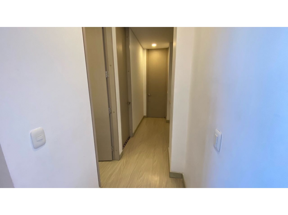 APARTAMENTO EN VENTA DE OPROTUNIDAD PORTAL DEL GENOVES — foto 6