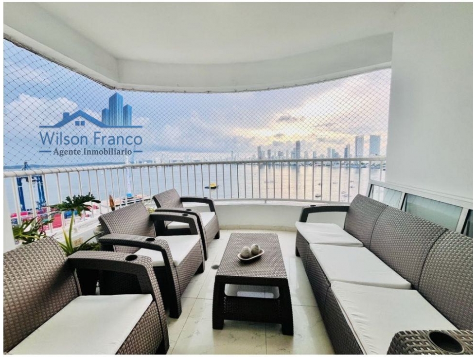 Apartamento En Venta, Barrio Manga, Con Vista A La Bahía De Cartagena