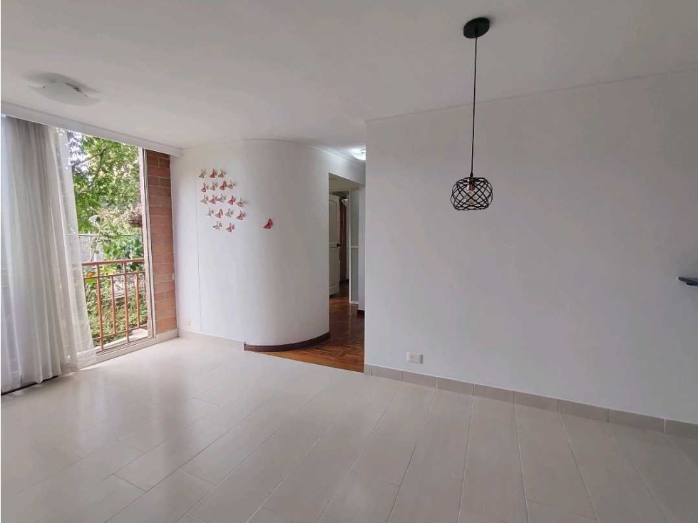 APARTAMENTO EN VENTA CALASANZ, PARQUEDAERO CUBIERTO