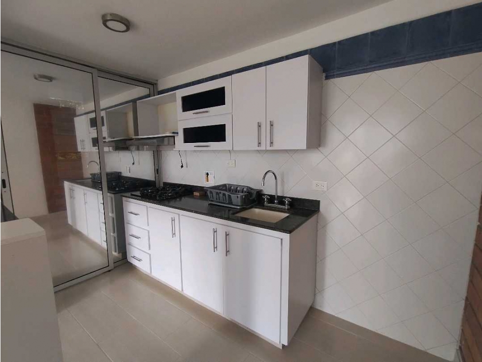 APARTAMENTO EN VENTA CALASANZ, PARQUEDAERO CUBIERTO — foto 4