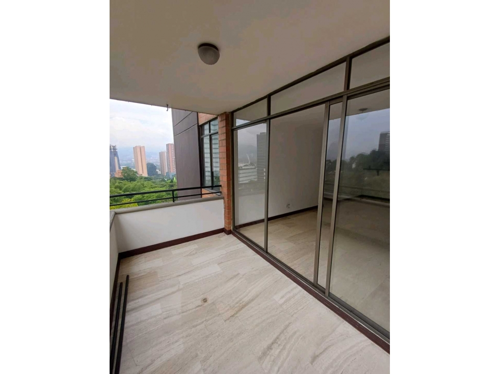 APARTAMENTO EN VENTA CASTROPOL POBLADO (N)