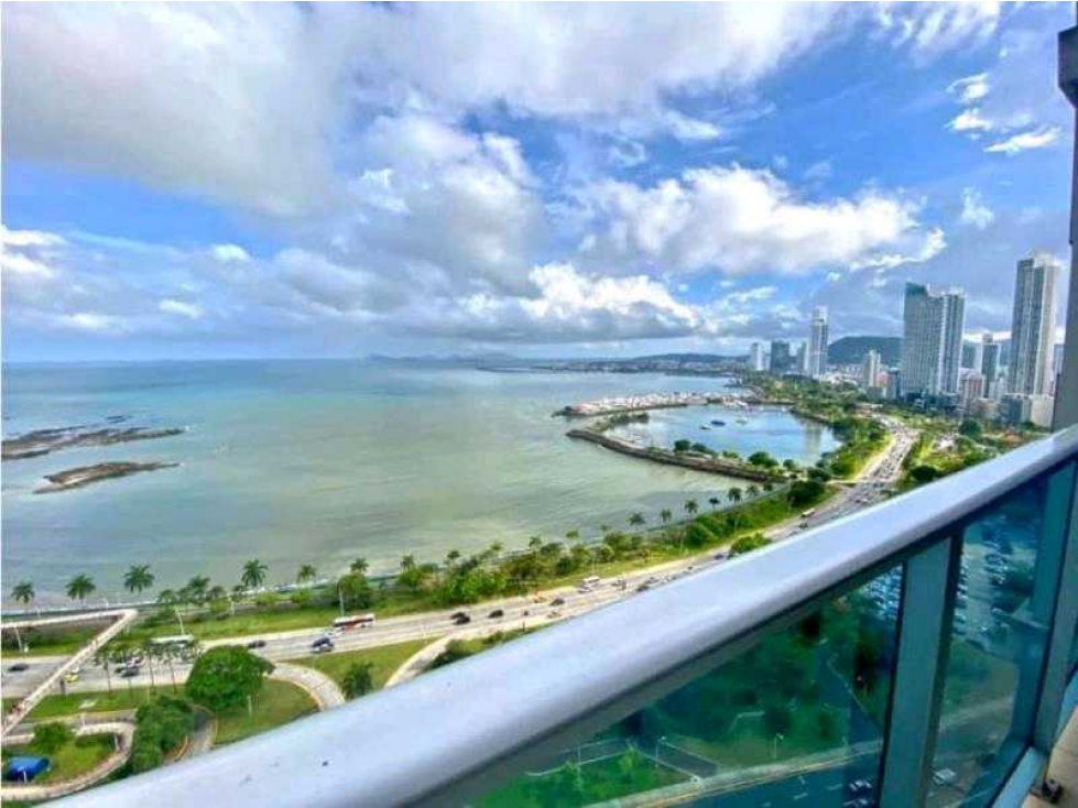 APARTAMENTO EN VENTA CON VISTA AL MAR EN AV. BALBOA