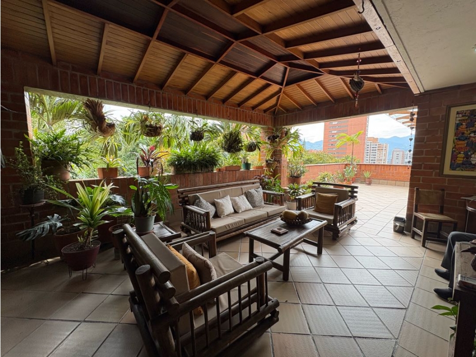 Apartamento en venta de 240 m² en el poblado