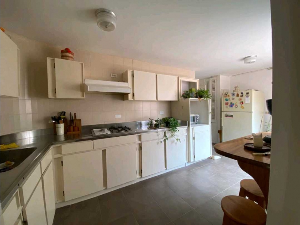 Apartamento en venta , el Poblado sector los parra,a dos pasos de todo