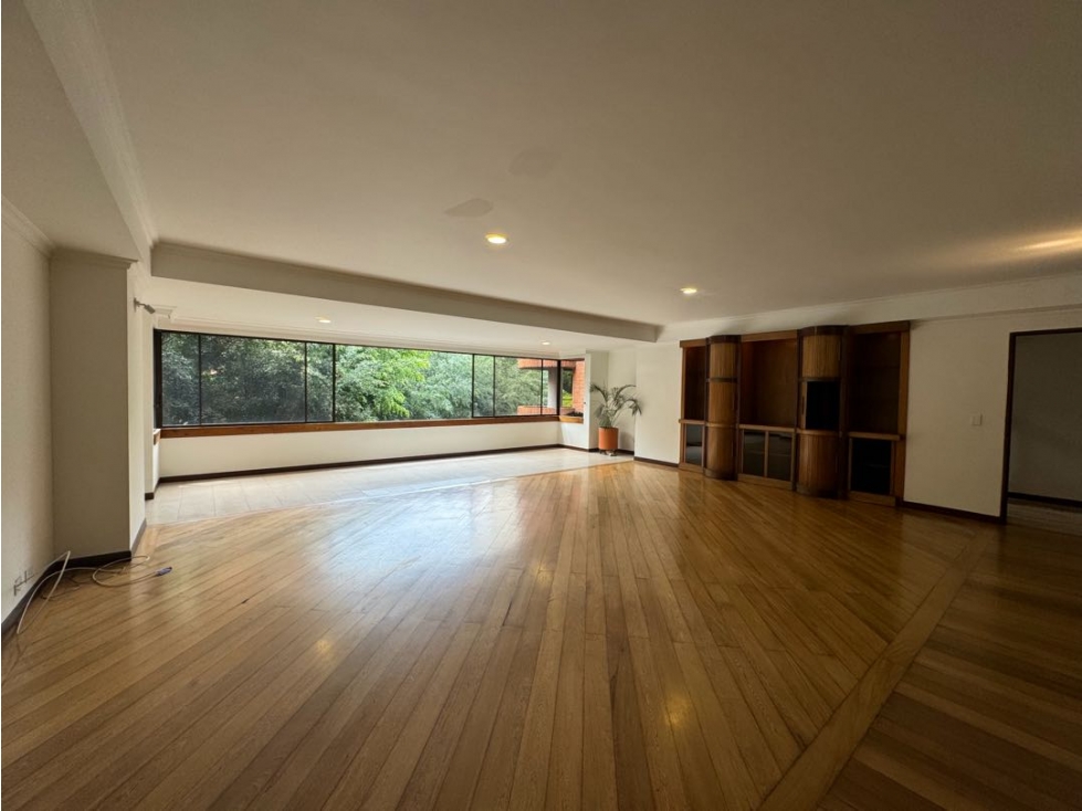 Apartamento en venta El Poblado Sector Los Balsos con amplios espacios