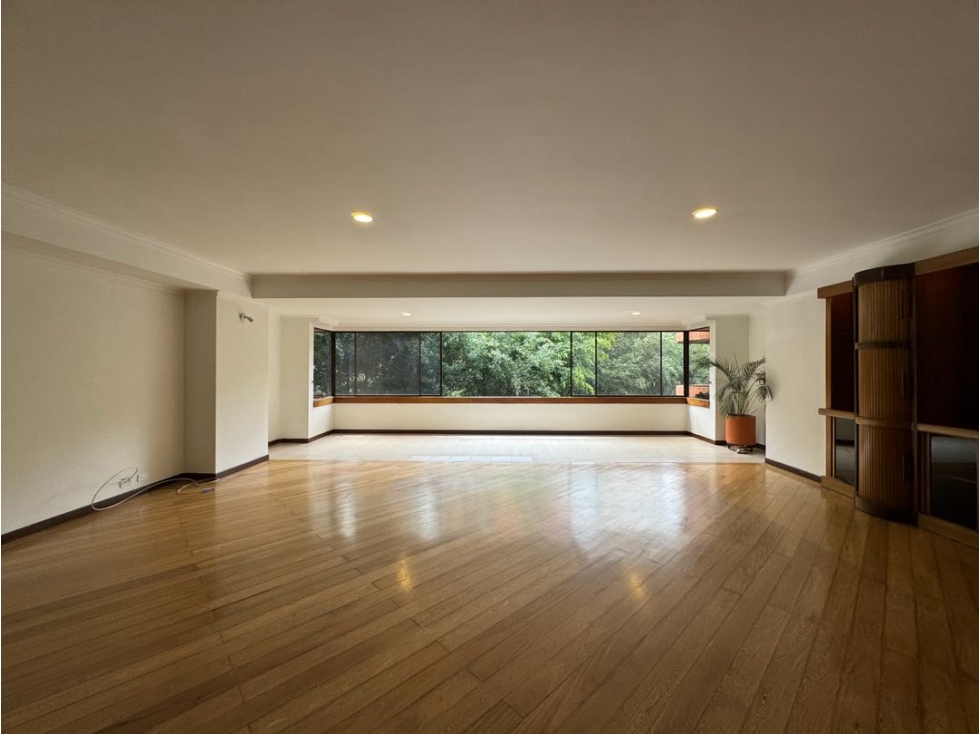 Apartamento en venta El Poblado Sector Los Balsos con amplios espacios — foto 2