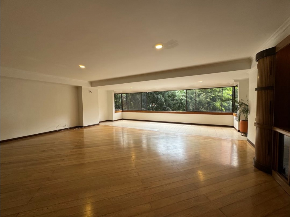 Apartamento en venta El Poblado Sector Los Balsos con amplios espacios — foto 3