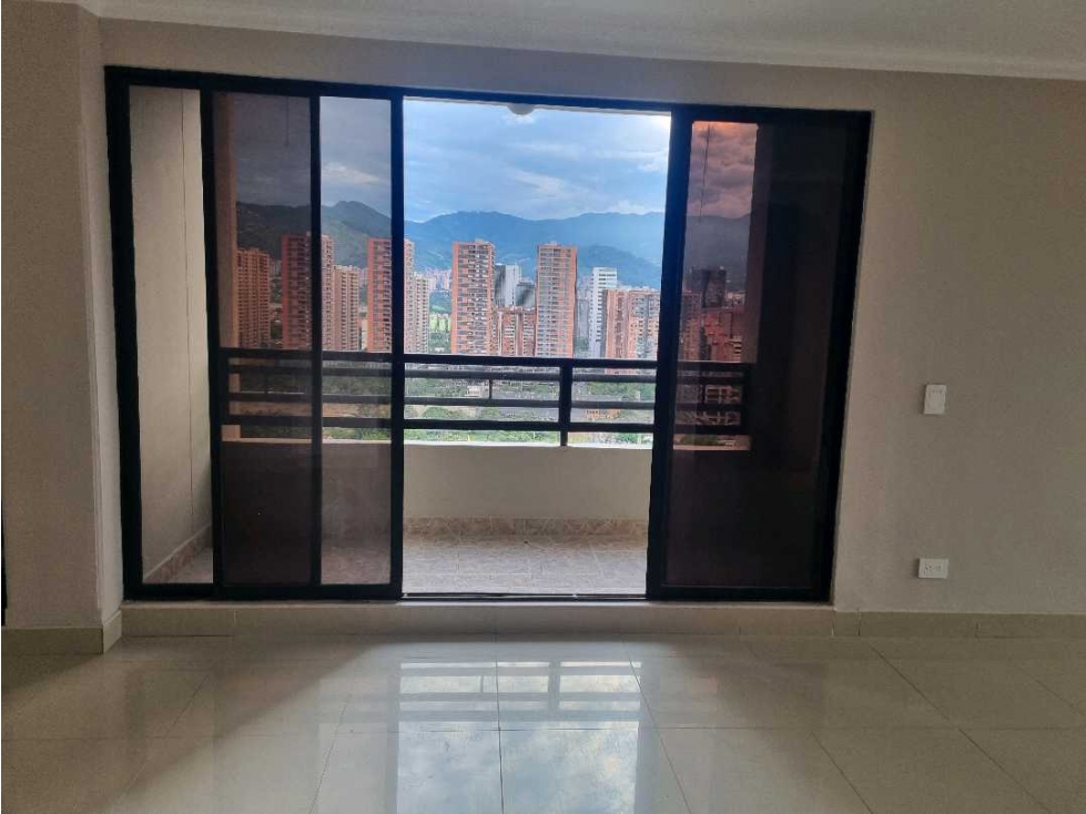 APARTAMENTO EN VENTA EL POBLADO, CASTROPOL — foto 4