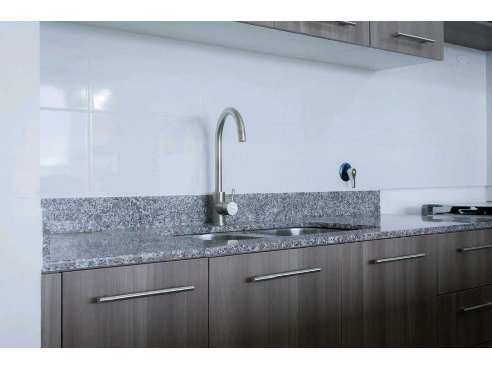 APARTAMENTO EN VENTA EN BRISAS DEL GOLF 3REC + DEN — foto 6