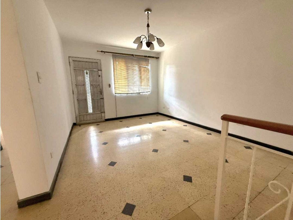 CASA EN VENTA EN CALASANZ CON PARQUEADERO PRIVADO PARTE BAJA CON 150 M