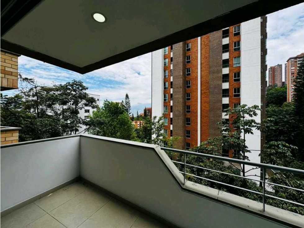 Apto de 129m² con 2 Garajes Independientes en Venta | El Poblado — foto 6