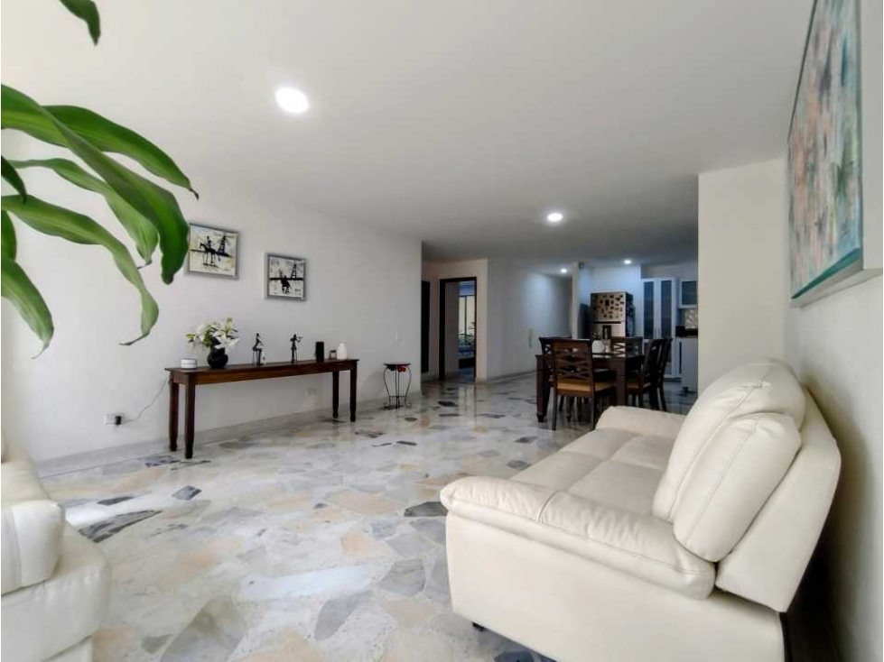 Apartamento En Venta En Edificio En La Flora, Cali