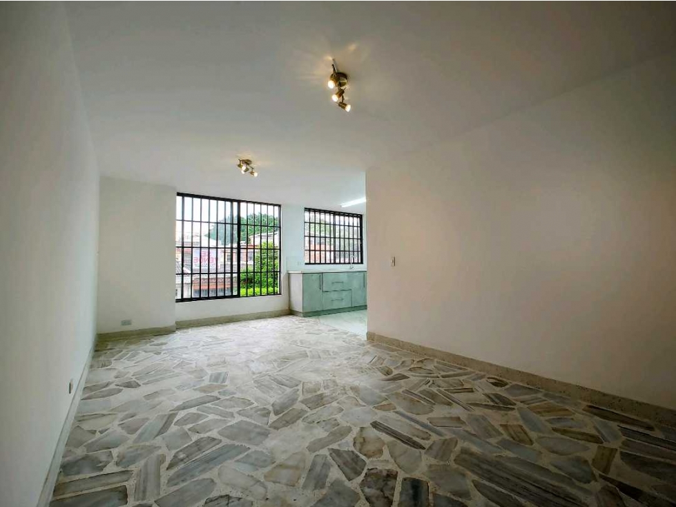 Apartamento En Venta En Edificio En Vipasa, Norte de Cali.