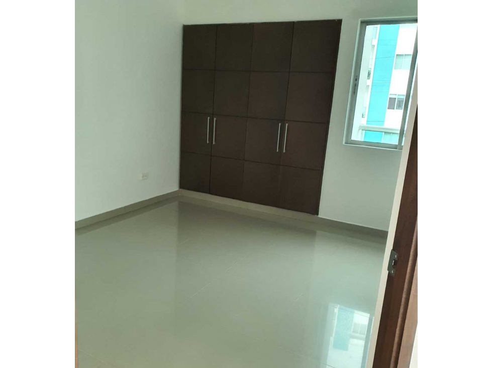APARTAMENTO EN VENTA EN EL BARRIO LA CASTELLANA — foto 2