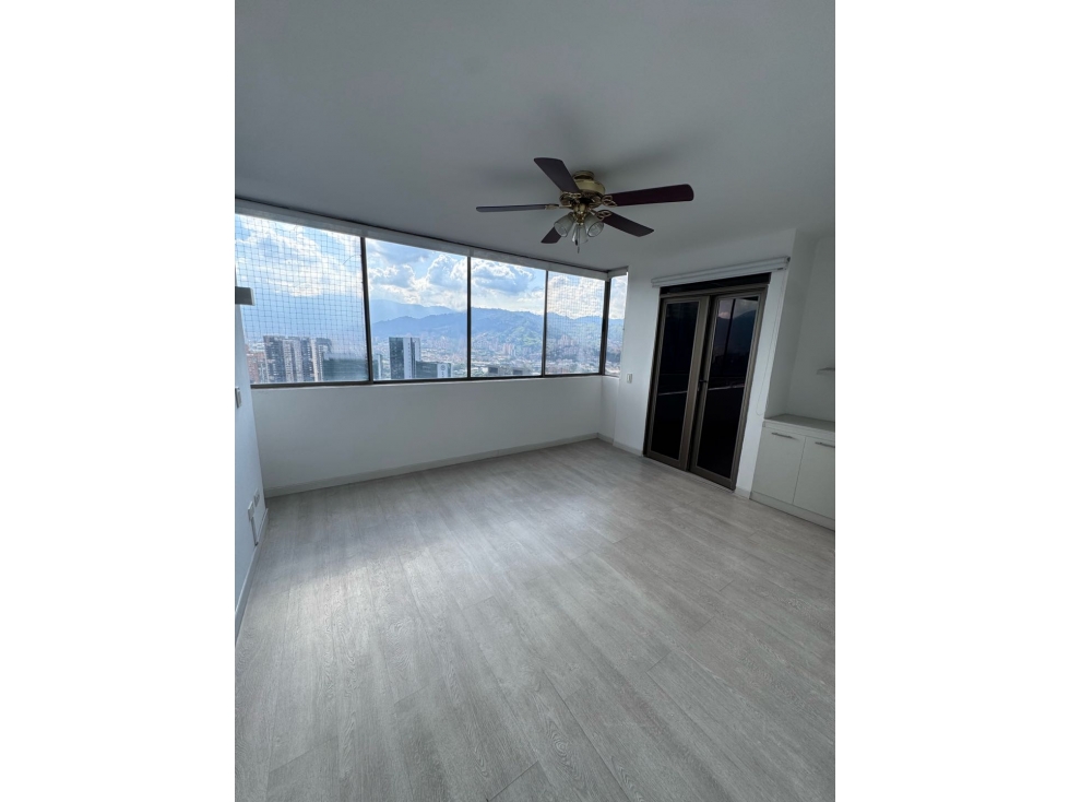 Apartamento en venta en el Poblado cerca a Santa Fe — foto 2