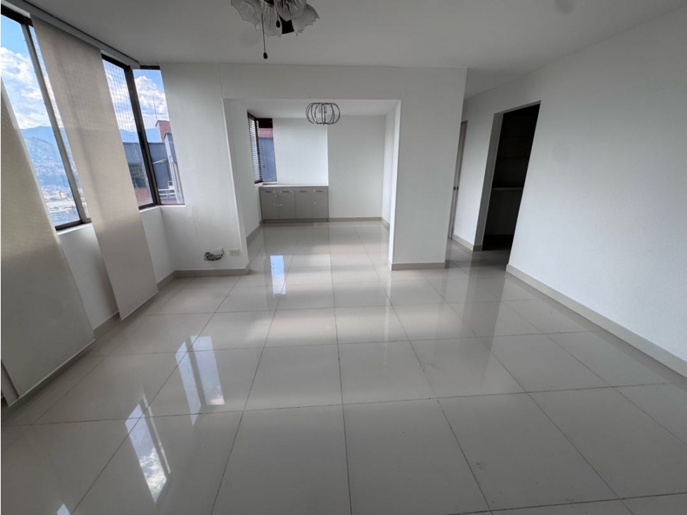 Apartamento en venta en el Poblado cerca a Santa Fe