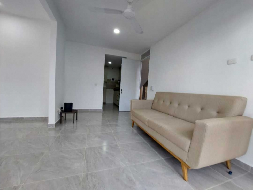 APARTAMENTO EN VENTA EN EL PRIMER PISO BARRIO LA CASTELLANA — foto 2