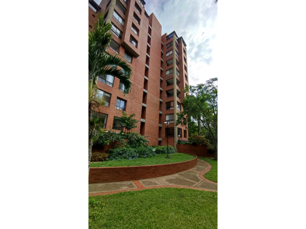 Apartamento en venta en el sur de cali barrio ciudad jardin area 185 m
