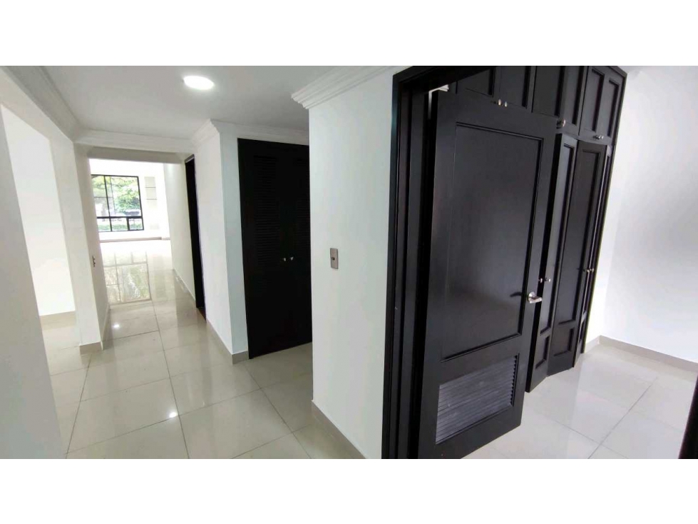 Apartamento en venta en el sur de cali barrio ciudad jardin area 185 m — foto 6