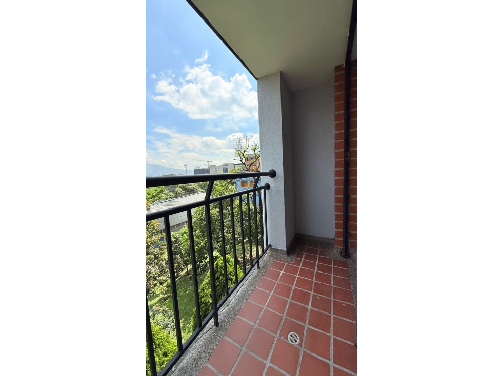 Bajo de precio Apartamento en venta en Envigado. Barrio Jardín — foto 5