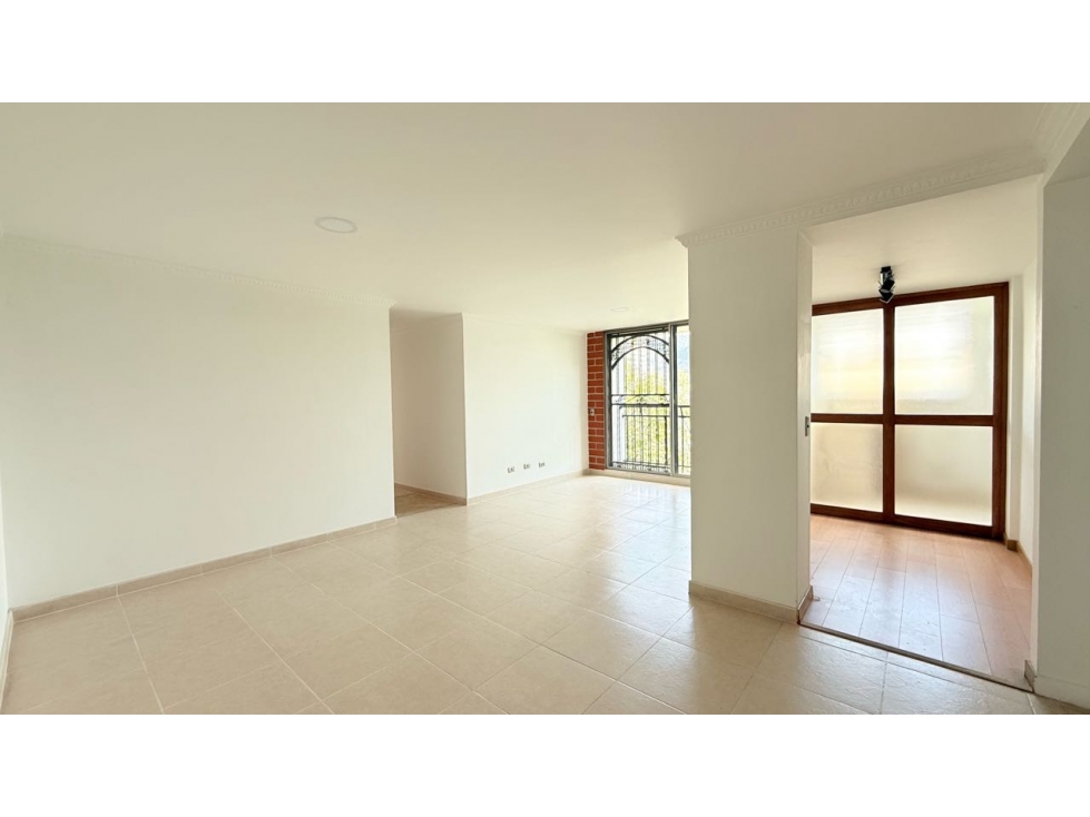 Bajo de precio Apartamento en venta en Envigado. Barrio Jardín