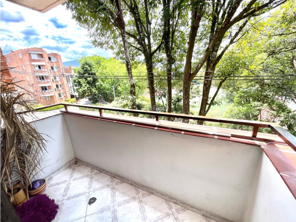 Apartamento en venta en Envigado frente a Unidad Deportiva El Dorado