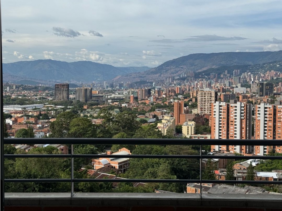 Apartamento en venta en Envigado, cerca a la clínica de la Policía