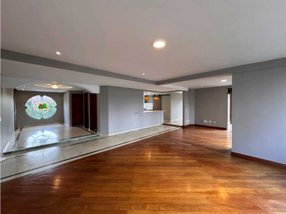 APARTAMENTO EN VENTA -EN LA LOMA DE LOS PARRA AMPLIO Y EXCLUSIVO — foto 2