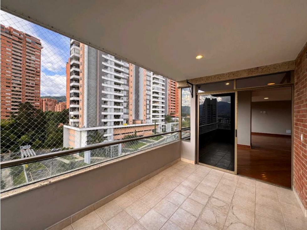 APARTAMENTO EN VENTA -EN LA LOMA DE LOS PARRA AMPLIO Y EXCLUSIVO — foto 3