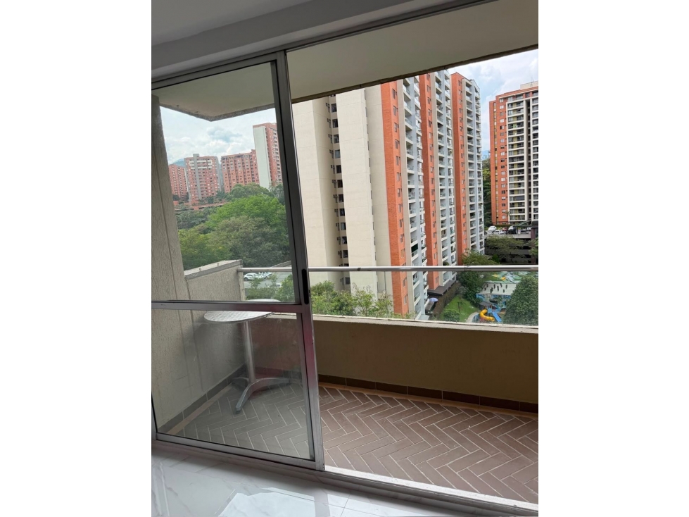APARTAMENTO EN VENTA EN LA LOMA DE LOS BERNAL