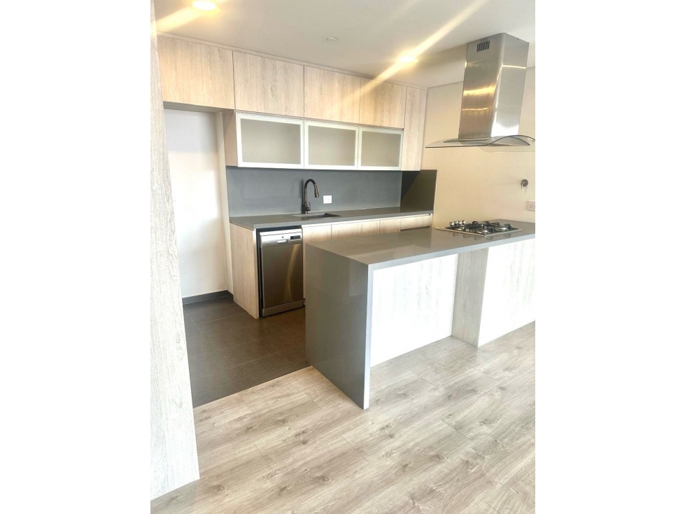 APARTAMENTO EN VENTA EN LAS PALMAS EL POBLADO. Excelente precio. — foto 3