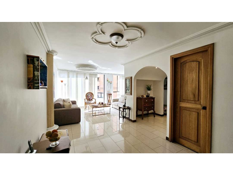 Amplio Apartamento de 165m² con Baño Turco Privado en Venta, Laureles