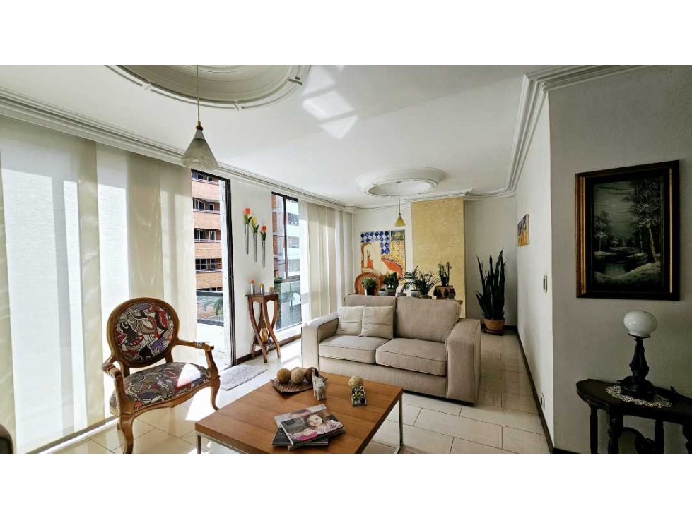 Amplio Apartamento de 165m² con Baño Turco Privado en Venta, Laureles — foto 3