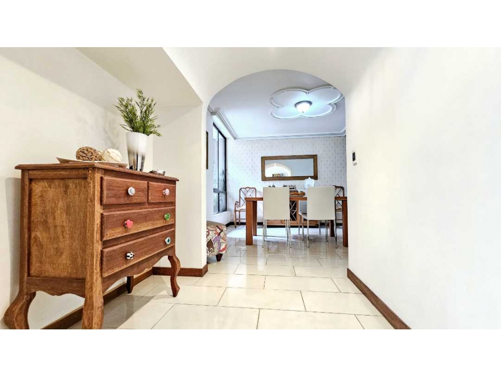 Amplio Apartamento de 165m² con Baño Turco Privado en Venta, Laureles — foto 4